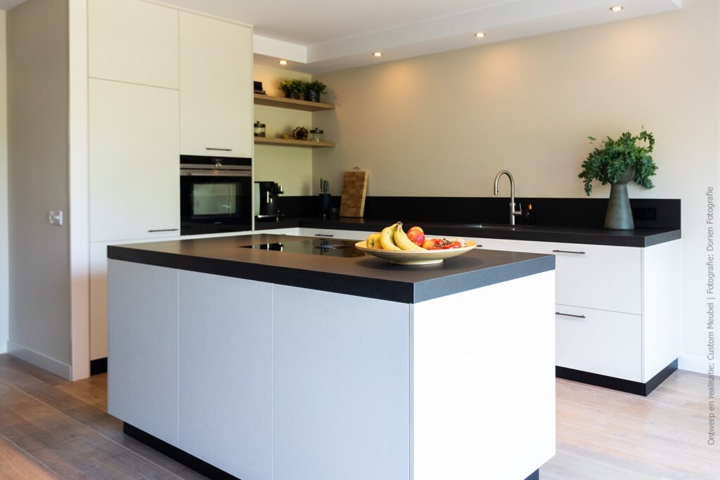 Keuken op maat van subtiel linnen decor
