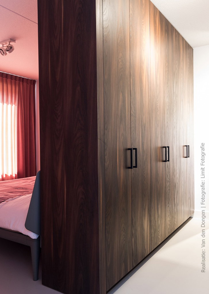Kastenwand in donkere houtkleur S013 Yosemite van DecoLegno