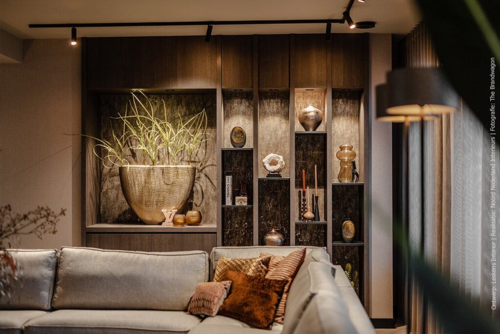 Luxe maatwerk met verfijnd houtdecor