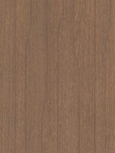 Detailafbeelding van decoratief plaatmateriaal met een dynamisch lijnenspel in een warm bruin eikenhout decor, de S220 Doga van Cleaf.