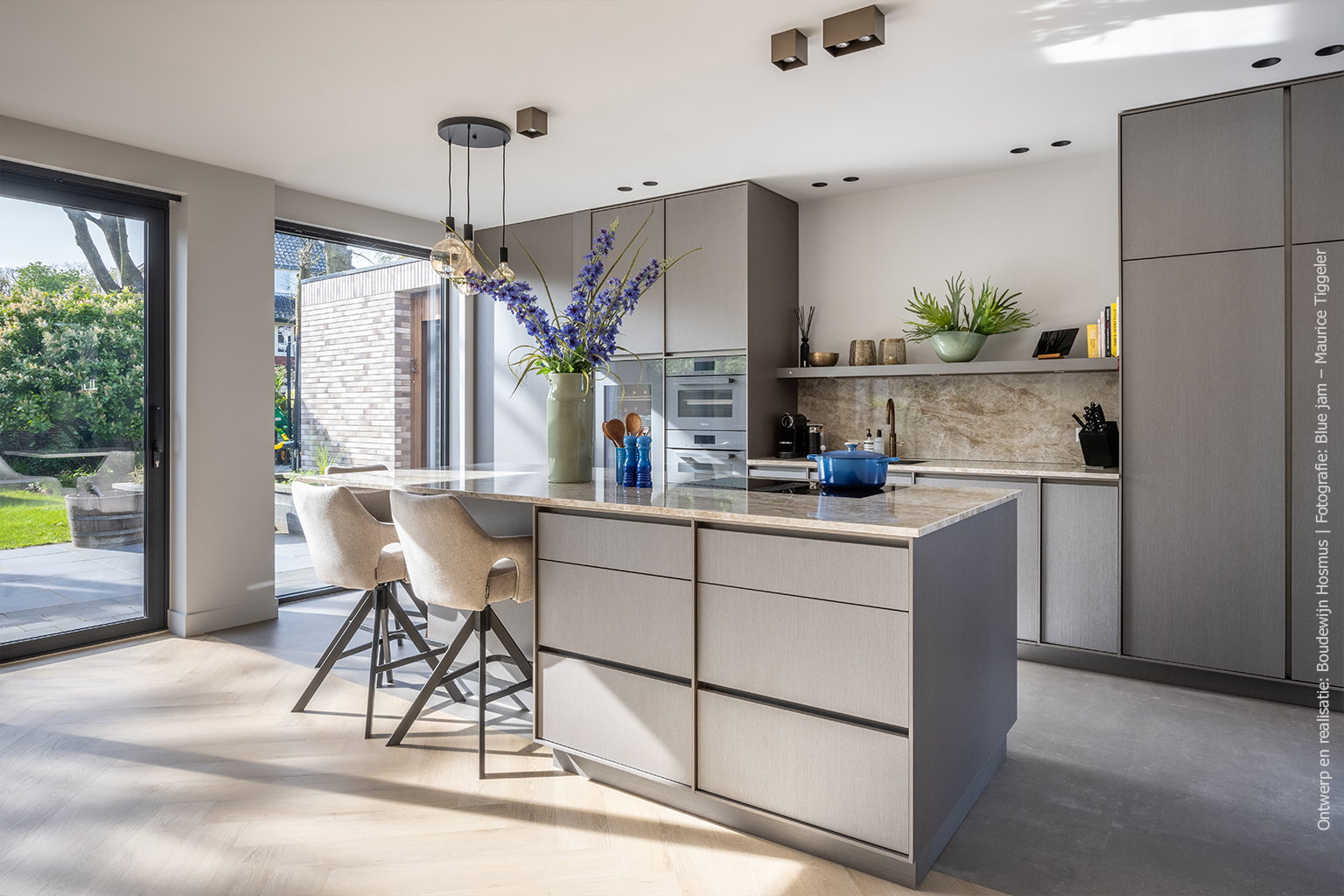 Moderne keuken in zilver grijs metallic decor FB64 Reflex