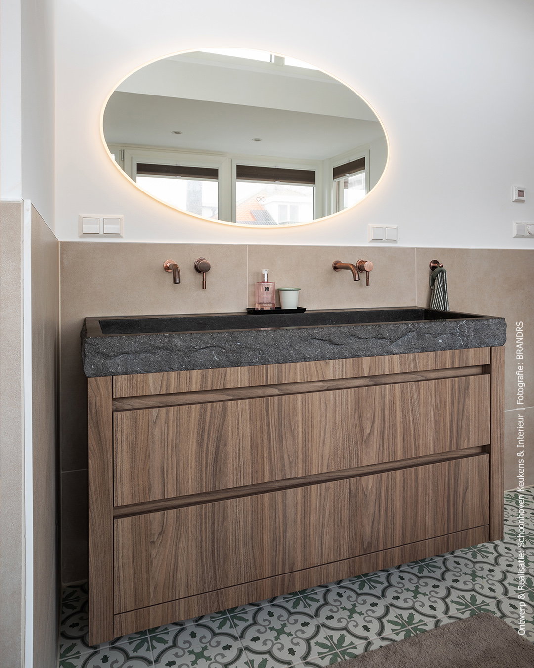 Modern wasmeubel uitgevoerd in lichtbruin walnoothoutdecor LS13 Poro Noce