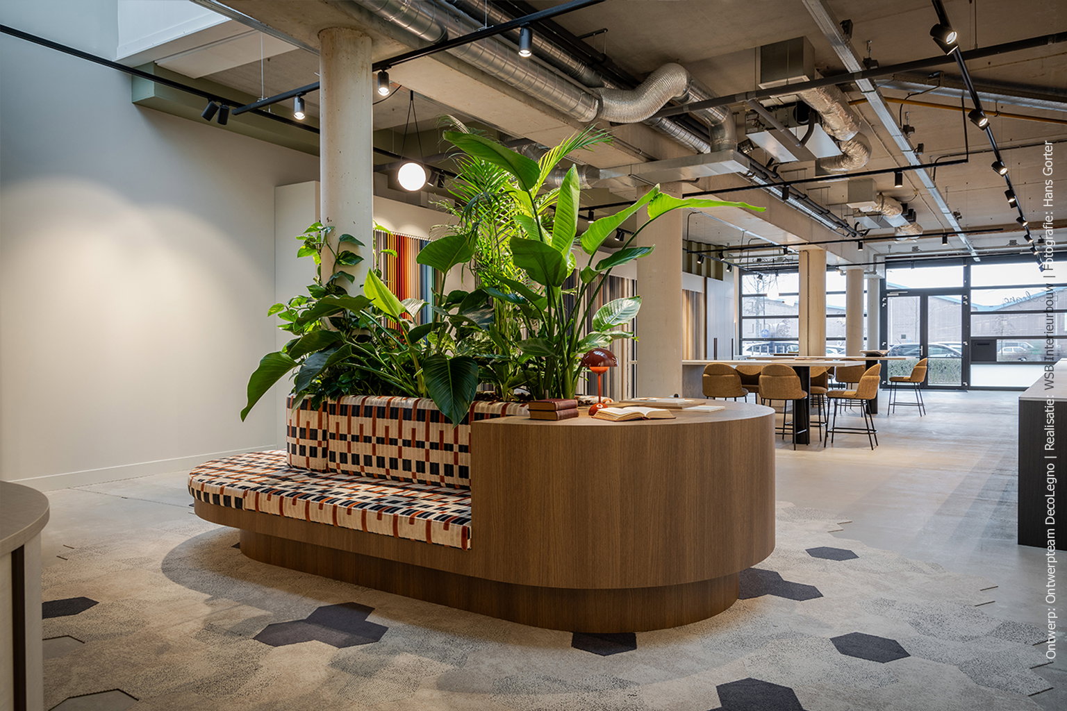 Stijlvolle maatwerkbank in S185 Quercia met een klassieke matbruine uitstraling
