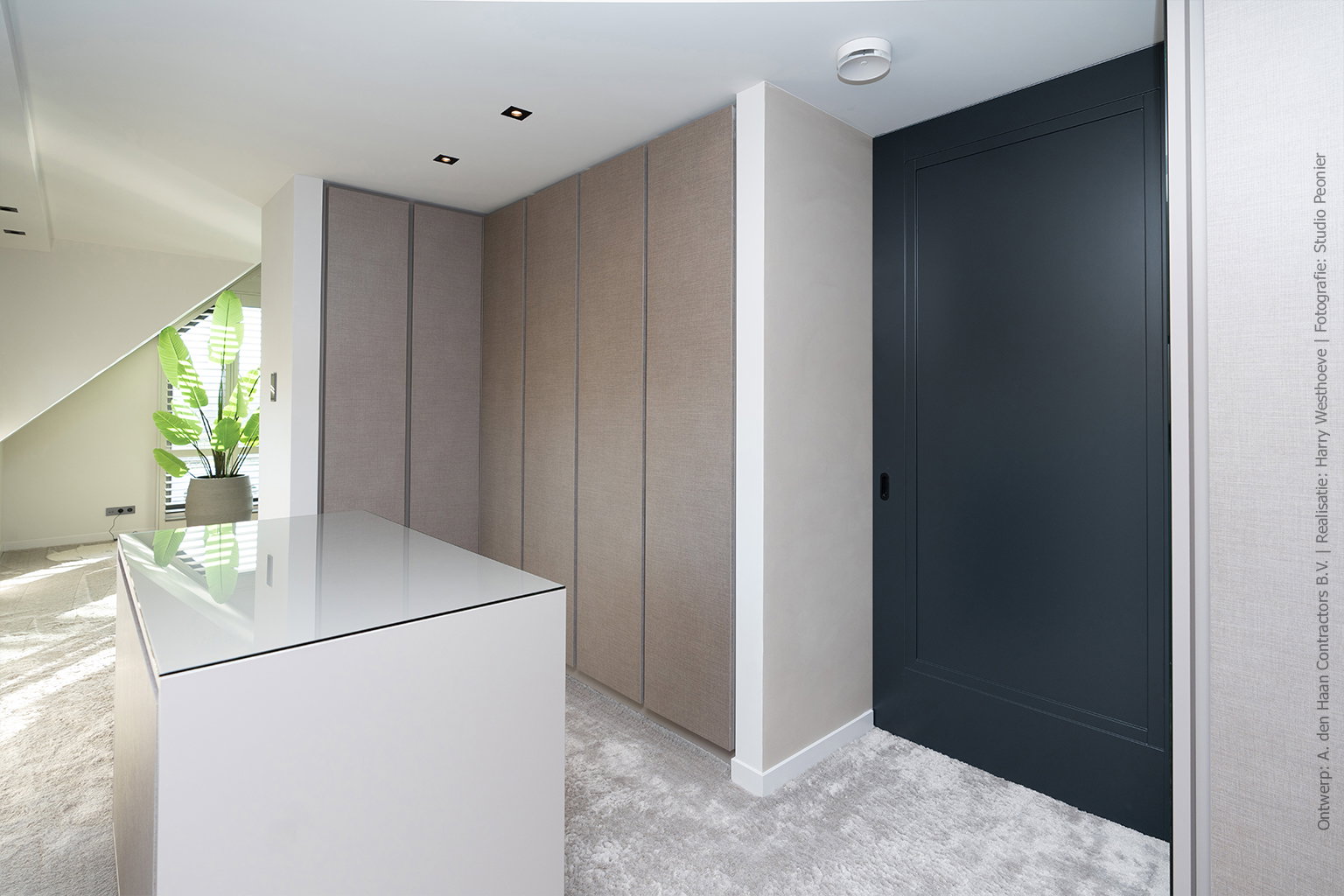 Luxe garderobe met de verfijnde uitstraling van jute