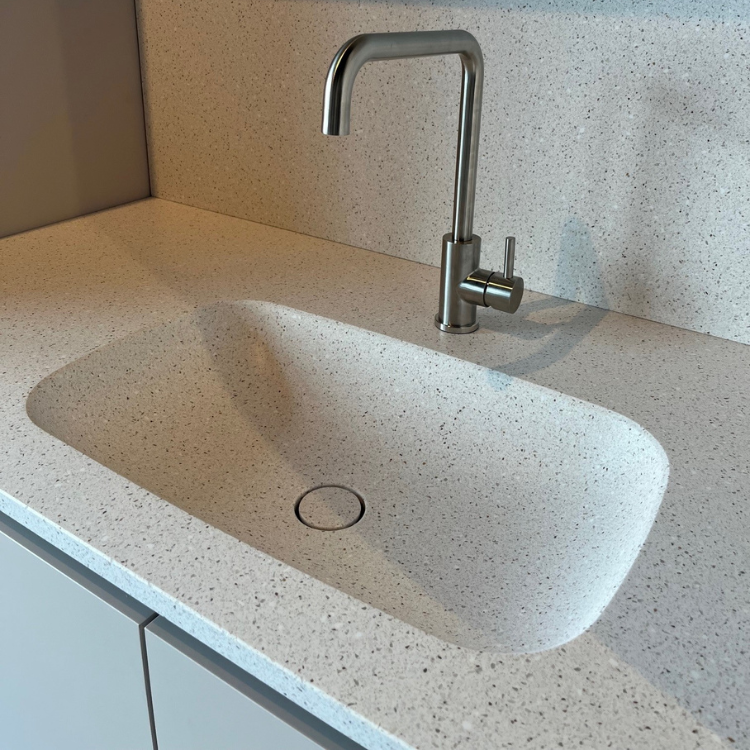 Inspiratiebeeld van solid surface waskom Luxemburg in decor DM4004 Old Castle
