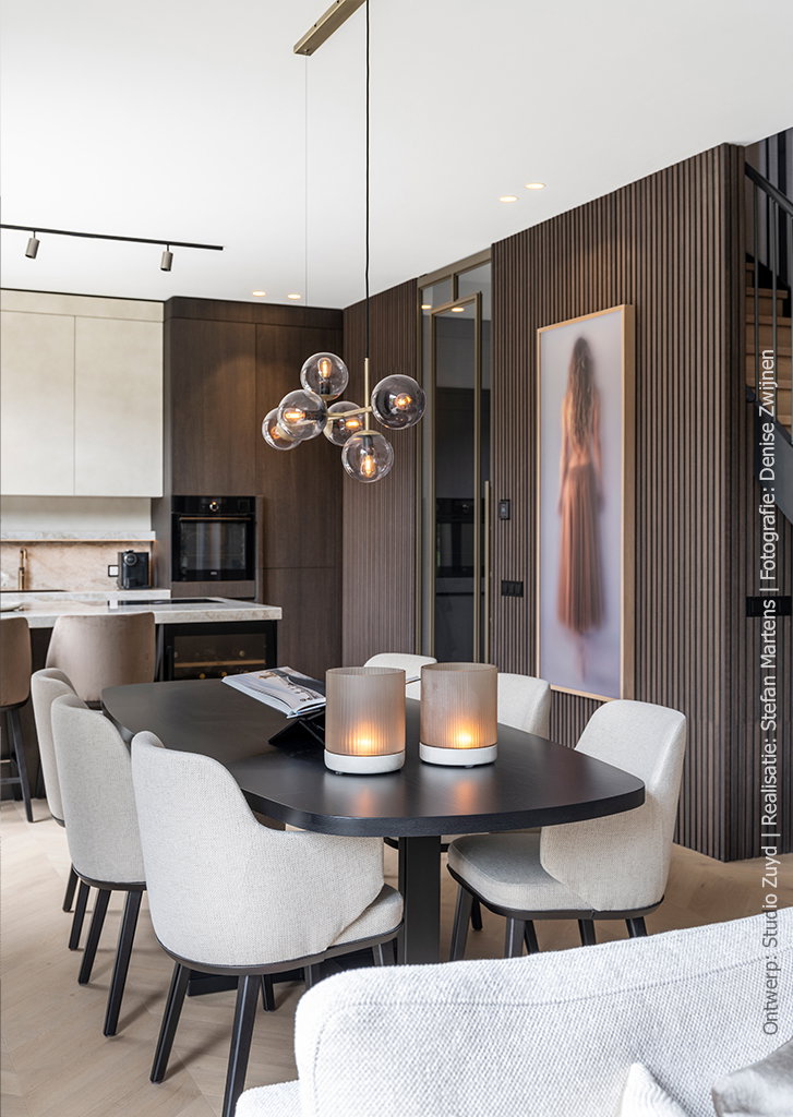 Maatwerk eetkamer in S003 Spessart van Cleaf, een donkerbruin eiken decor met natuurlijke uitstraling