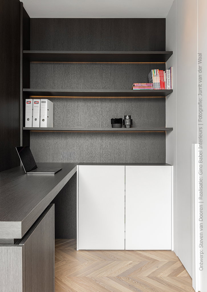 Werkplek in het donkerbruine houtdecor S181 Quercia
