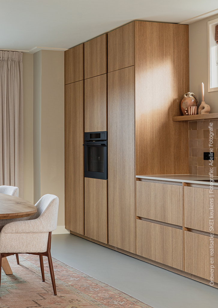Keuken met eikenlook decor S203 Quercia en een voelbare, op geborsteld eiken geïnspireerde structuur.
