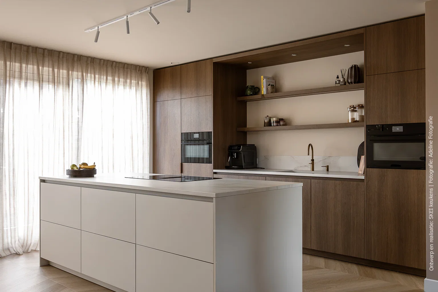 Warmte en rust in een tijdloze keuken