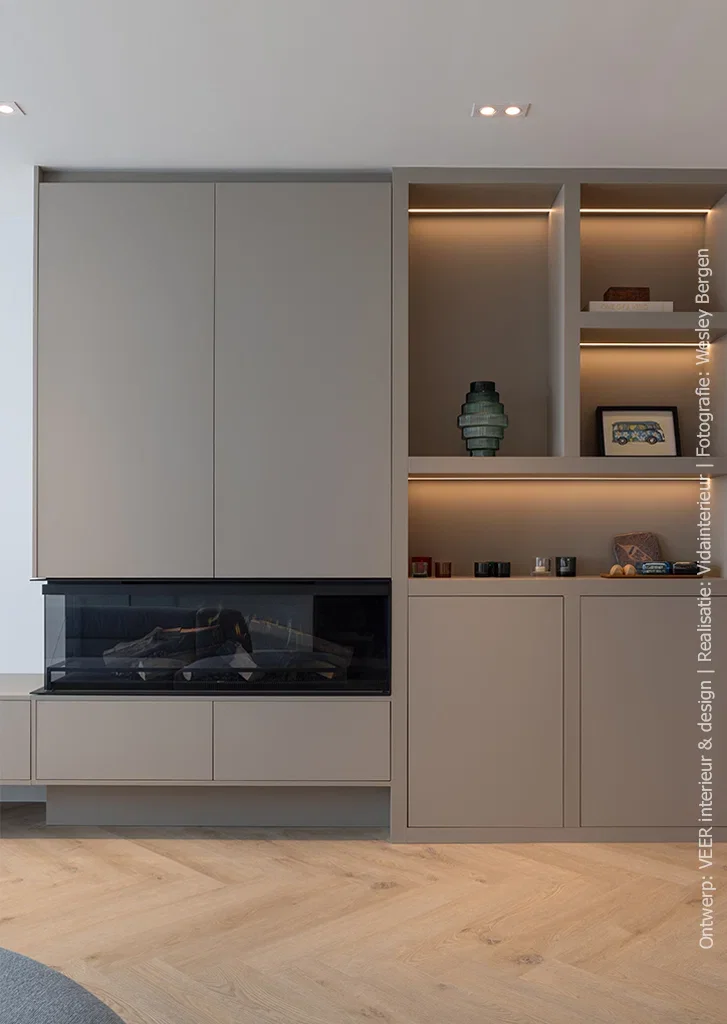 Haardmeubel in UB05 Talco, een ultra mat decor dat met een lichte tint een rustige en neutrale basis creëert.