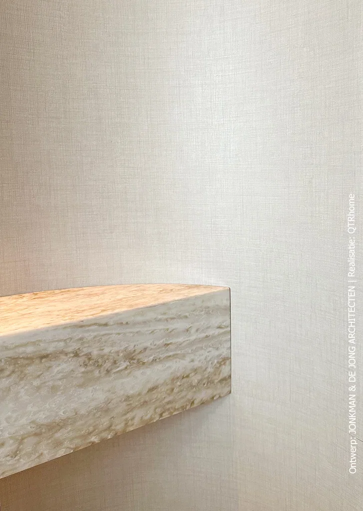 Maatwerk tv-meubel in Cleaf FA44 Penelope met een blad in solid surface decor DM5002 Weathered Wood